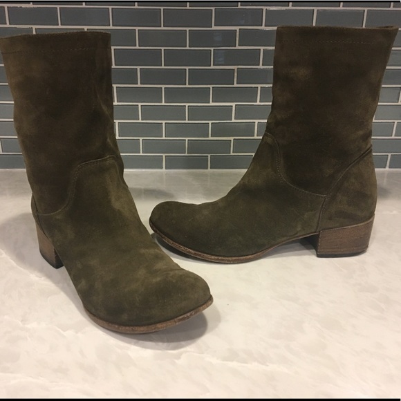 alberto fermani suede boots